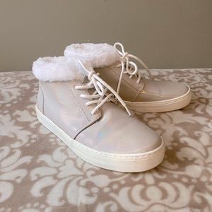 Girls Old Navy size 4 iridescent ankle boots
